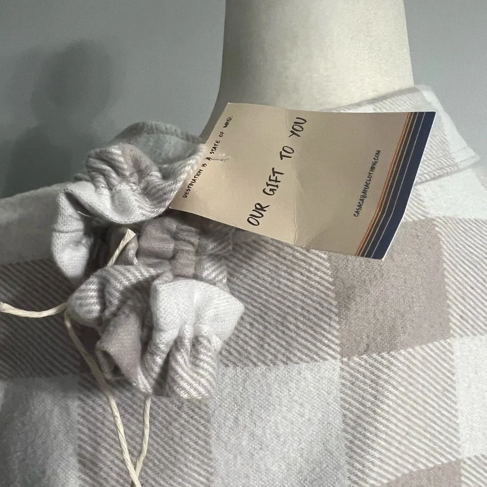 NWT-Casacabana, Women’s Flannel with Matching Hair Tie - Picture 5 of 6